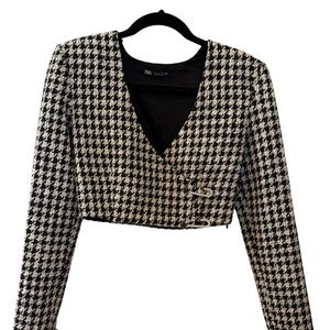 Zara houndstooth black and white long sleeve crop top